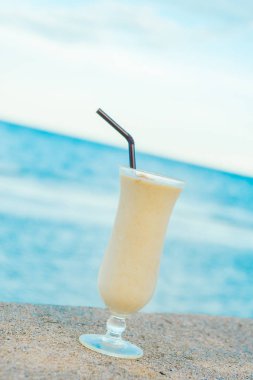 Muz smoothies cam içme buz