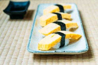 Tatlı yumurta suşi