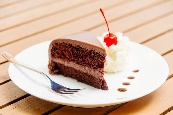 Chocolate cake in white plate — Zdjęcie stockowe