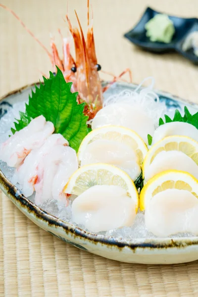 Raw and fresh sashimi set with hotate oyster and prawn or shrimp — Stock Photo, Image