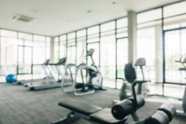 Soyut bulanıklık ve spor salonu iç ufuk spor ekipmanları