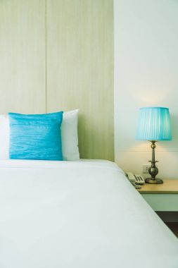 Yatakta rahat yastık