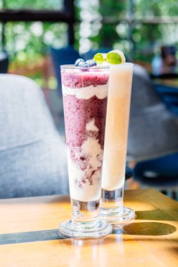 Böğürtlenli tatlılar Yoğurtlu