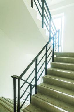 Acil durum ve tahliye merdiven çıkmak