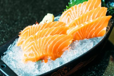 Ham ve taze somon eti sashimi 