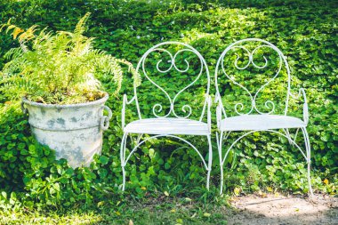 Boş sandalye dekorasyonu