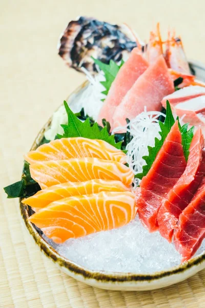 Atún blanco y salmón fresco y otras carnes de pescado sashimi —  Fotos de Stock