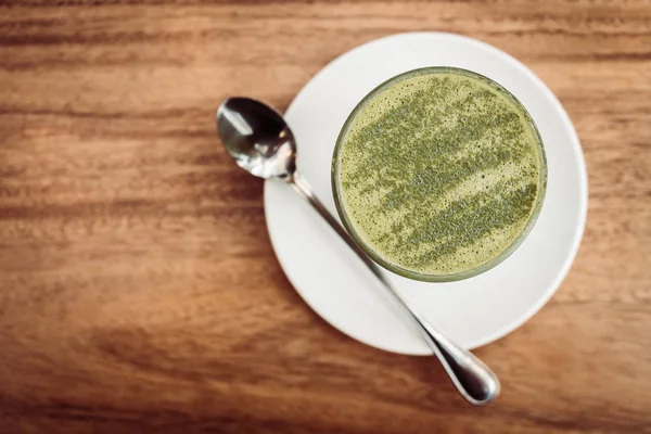 Xícara de latte de chá verde mate quente — Fotografia de Stock