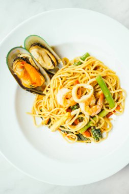 Spagetti ve makarna Baharatlı deniz ürünleri