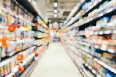 Soyut bulanıklık ve süpermarkette alışveriş bölümü s defocused
