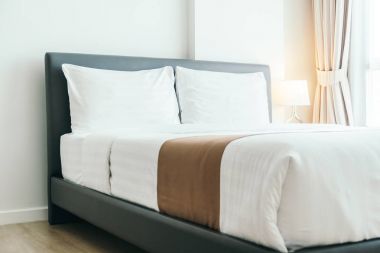 Yatakta rahat yastık