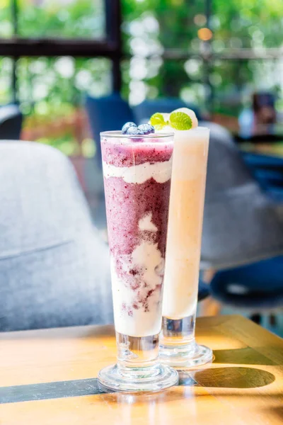 Borůvkové smoothie s jogurtem — Stock fotografie