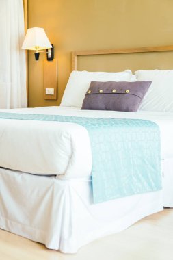 Yatakta rahat yastık