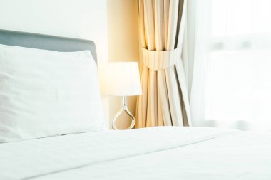 Yatakta rahat yastık