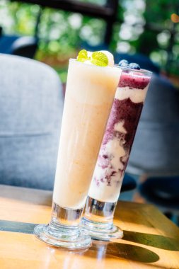 İçme cam lychee smoothies ile buzlu