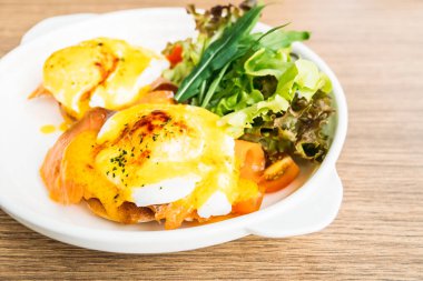 Füme somon Yumurta Benedict