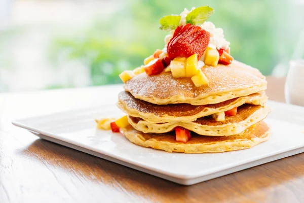 Stack of pancake with strawberry on top — Stock Photo, Image