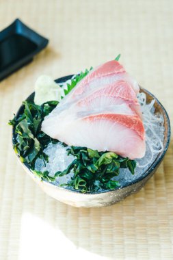 Taze hamachi et balık sashimi ile ham