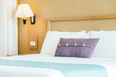 Yatakta rahat yastık