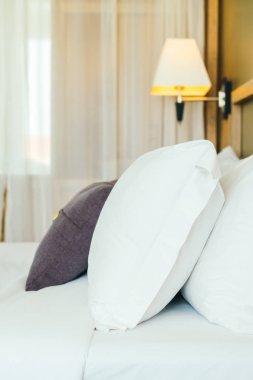 Yatakta rahat yastık