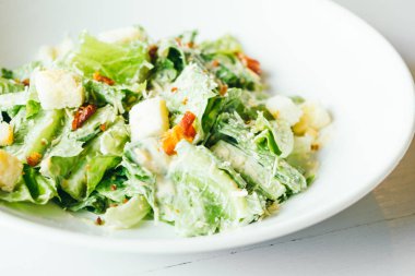 Izgara Sezar salatası