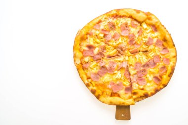 Ahşap tepsi ile beyaz arka plan izole Hawai pizza