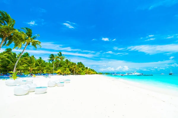 Hermosa Playa Tropical Mar Maldivas Isla Con Palmera Coco Cielo — Foto de Stock