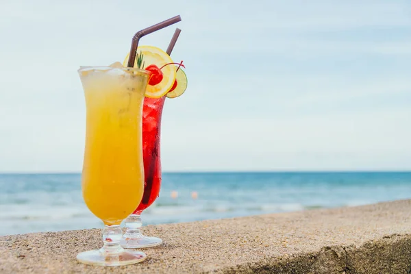 Iced cocktails drinking glass with beach and sea — Stock Photo, Image