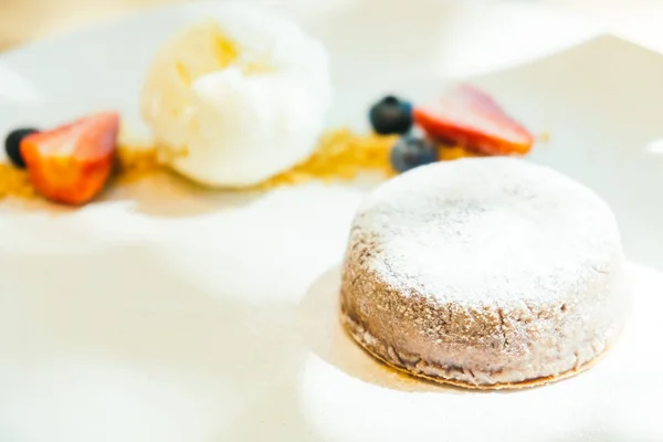 Bolos de chocolate bolo de lava com sorvete — Fotografia de Stock