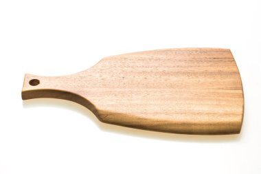 Kahverengi ahşap doğrama ve beyaz arka plan üzerinde izole kesme tahtası