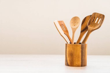 Ahşap mutfak eşyaları ya da mutfak gereçleri kopya alanı - Vintage filtre ahşap tablo