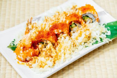 Kızarmış karides veya karides tempura suşi