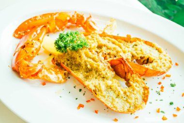 Izgara ıstakoz tereyağı ve sarımsak ile