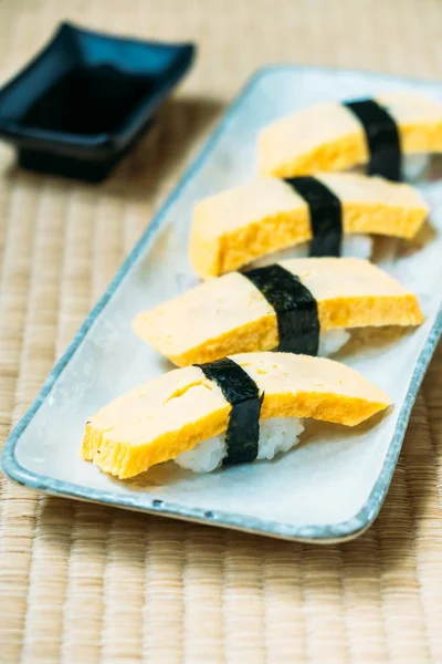 Édes Tamago Tojás Sushi Japán Élelmiszer Stílusban — Stock Fotó