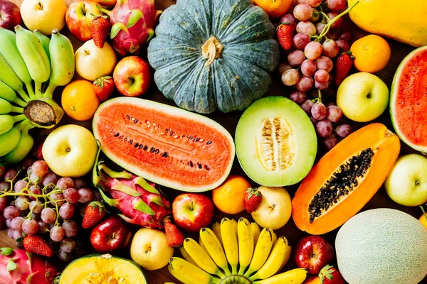 Fruits Variés Mélangés Sur Fond Bois Avec Espace Copie Concept — Photo