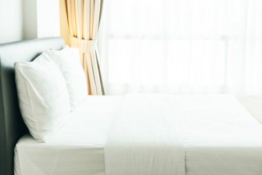 Yatakta rahat yastık