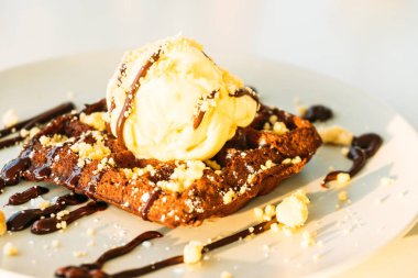 Şekerli tatlı çikolata ile dondurma waffle