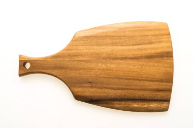 Kahverengi ahşap doğrama ve beyaz arka plan üzerinde izole kesme tahtası