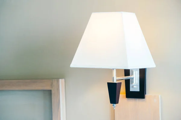 Fénycsöves vészvilágító lámpatest dekoráció belső — Stock Fotó