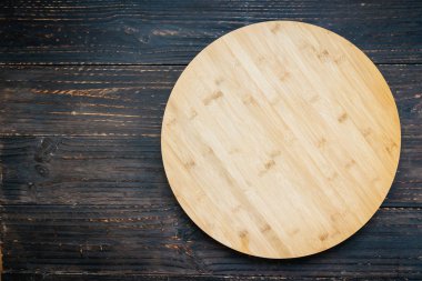 Kopya alanı ile ahşap arka plan ağaç kesme tahtasında