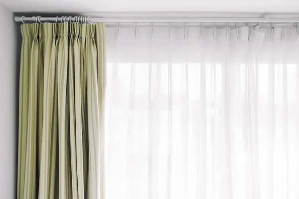 窗帘和窗口 — 图库照片