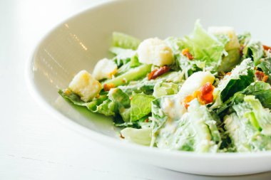 Izgara Sezar salatası