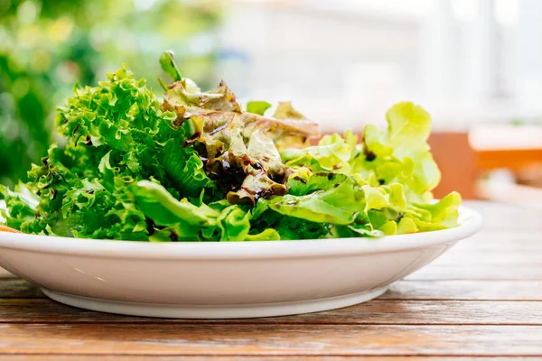 Smoked salmon salad — Stock Photo, Image