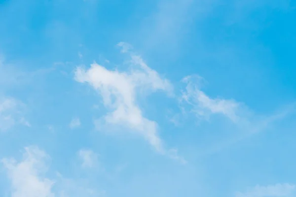 Hermosa Nube Blanca Sobre Fondo Azul Del Cielo —  Fotos de Stock