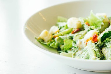 Izgara Sezar salatası