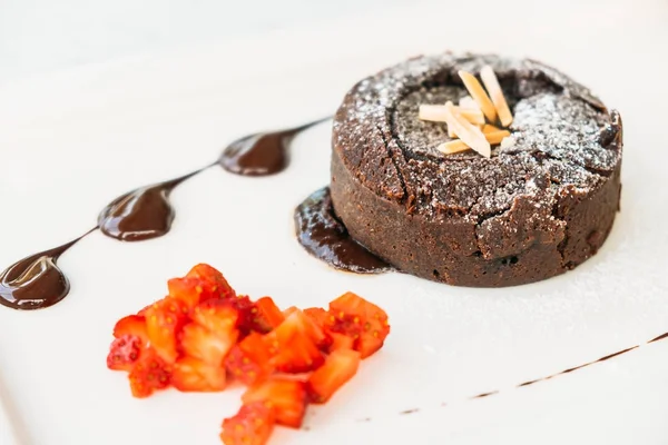 Dulce postre con pastel de lava de chocolate y helado —  Fotos de Stock