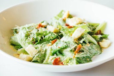 Izgara Sezar salatası