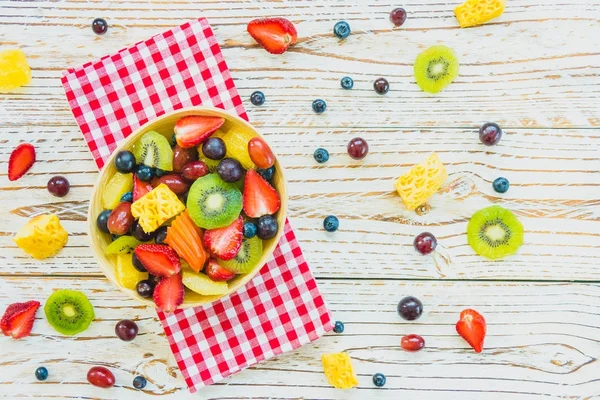 Fruits Mélangés Assortis Avec Raisin Fraise Kiwi Autres Dans Bol — Photo