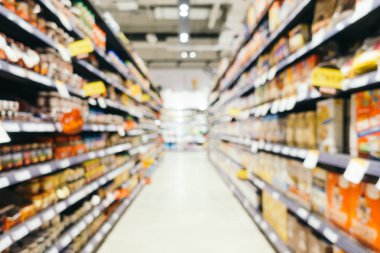 Soyut bulanıklık ve süpermarkette alışveriş bölümü s defocused