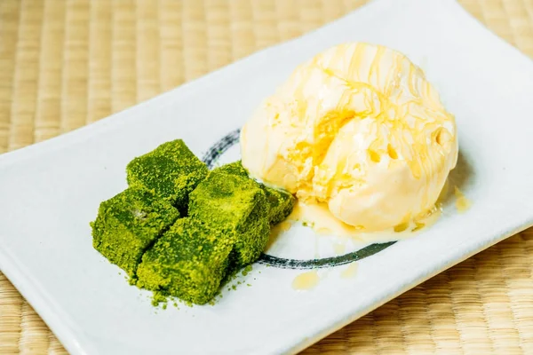 Sweet Dessert Vanilla Ice Cream Matcha Green Tea Mochi — Stock Photo, Image